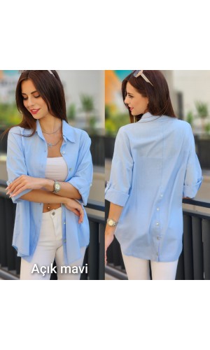 ARKASI DÜĞMELİ KETEN GÖMLEK AÇIK MAVİ
