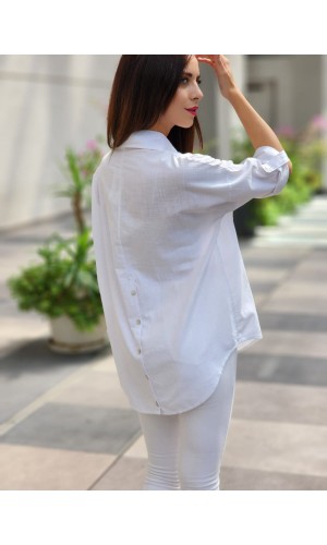 ARKASI DÜĞMELİ KETEN GÖMLEK BEYAZ