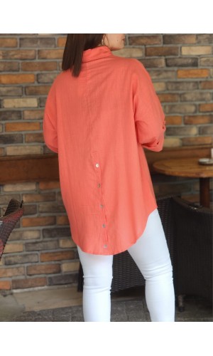 ARKASI DÜĞMELİ KETEN GÖMLEK açık nar çiçeği 